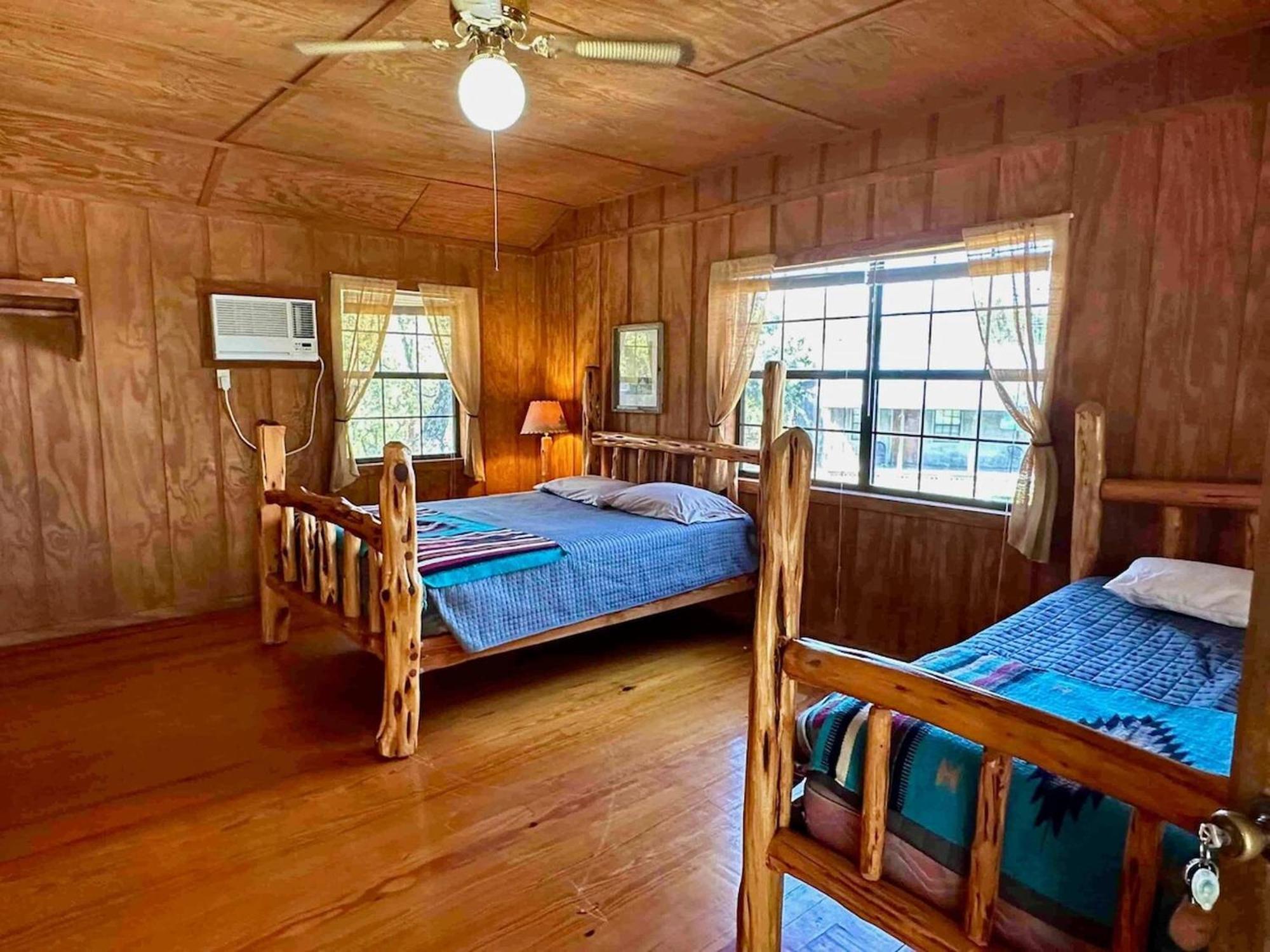 Crc Ranch Retreat Hotell Bandera Rum bild