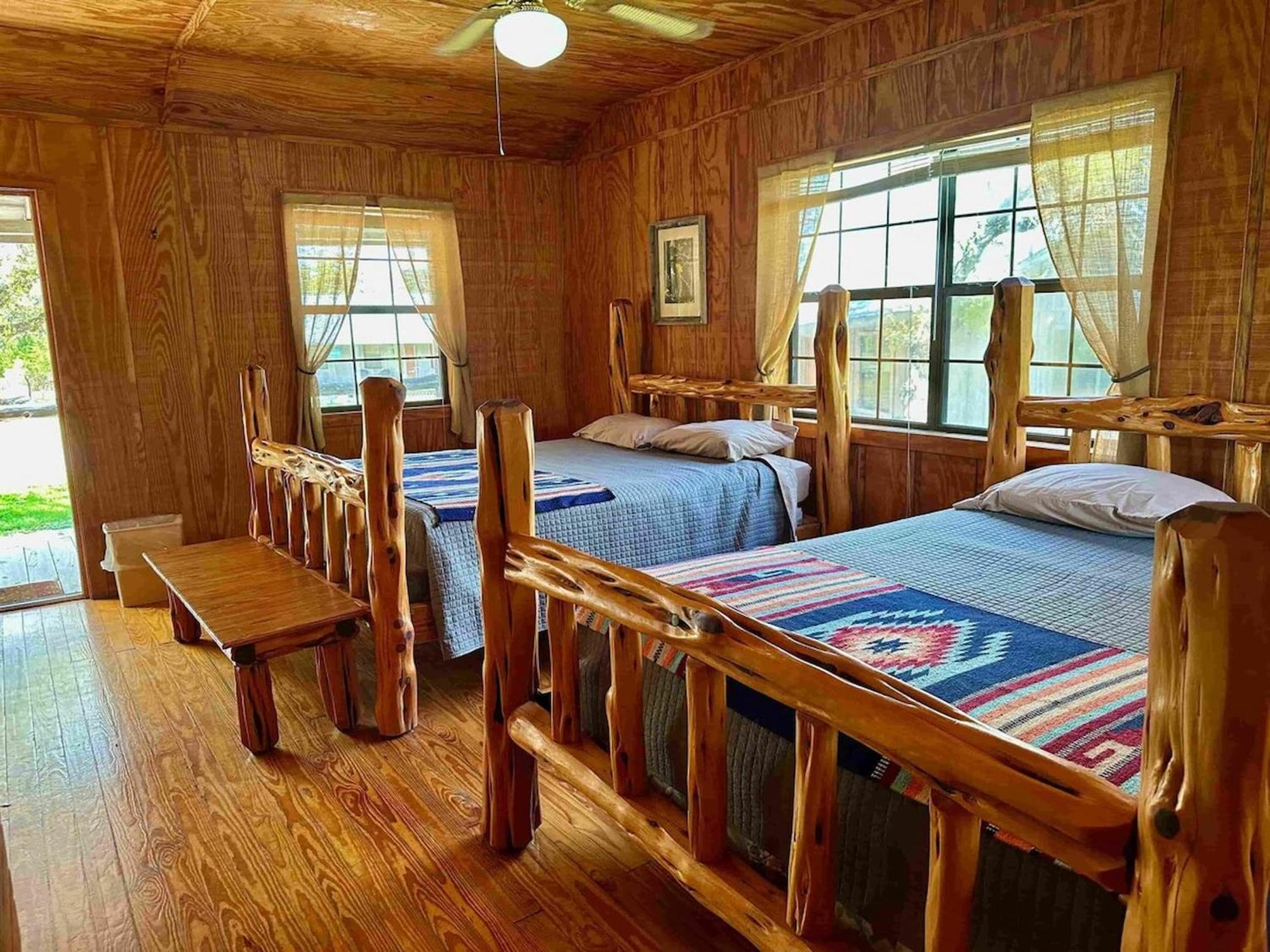 Crc Ranch Retreat Hotell Bandera Rum bild